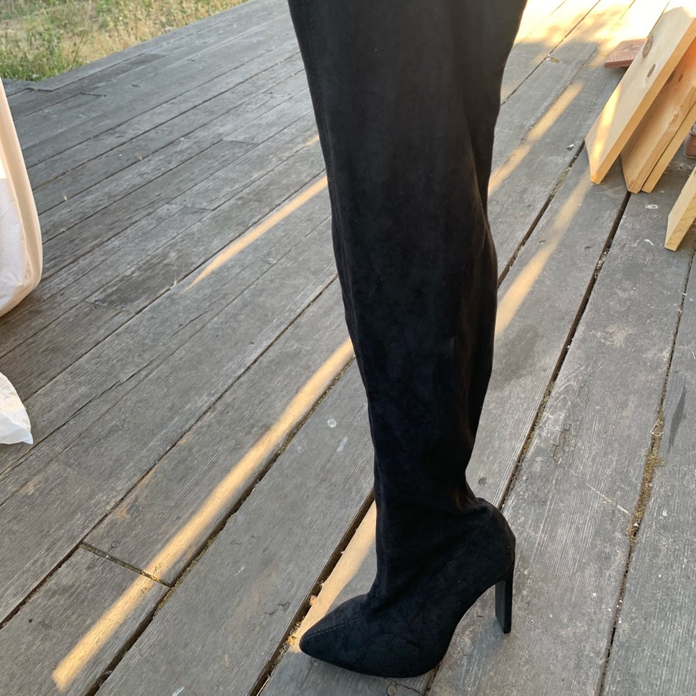 Knee-high black suede heel boots
